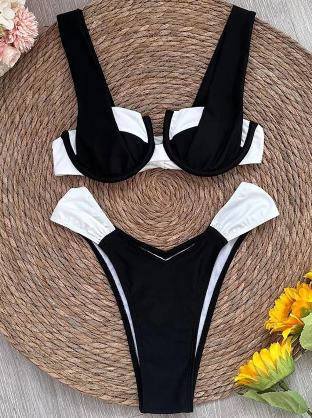 Contrast Underwire Black Straps Bikini Set