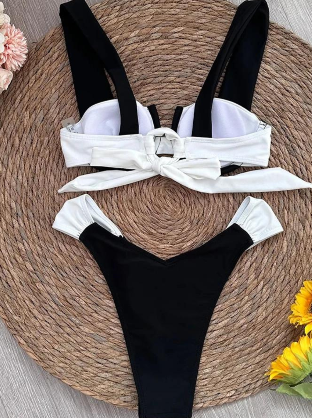 Contrast Underwire Black Straps Bikini Set